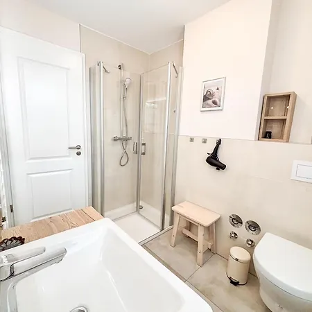 Grosszuegige Whg. Mit Verglaster Veranda, Geschuetzter Terrasse Prázdninový dům