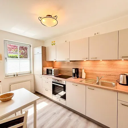 Grosszuegige Whg. Mit Verglaster Veranda, Geschuetzter Terrasse Kuehlungsborn