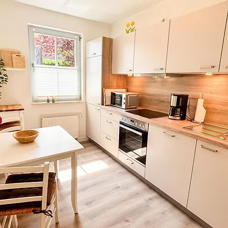 Grosszuegige Whg. Mit Verglaster Veranda, Geschuetzter Terrasse *